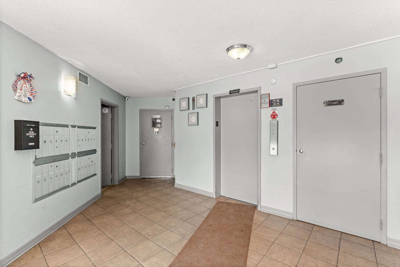 924 Lake Court, Westmont – photo 2