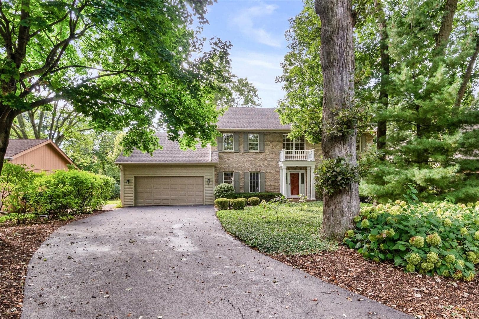 501 Pin Oak Court, St. Charles – photo 2