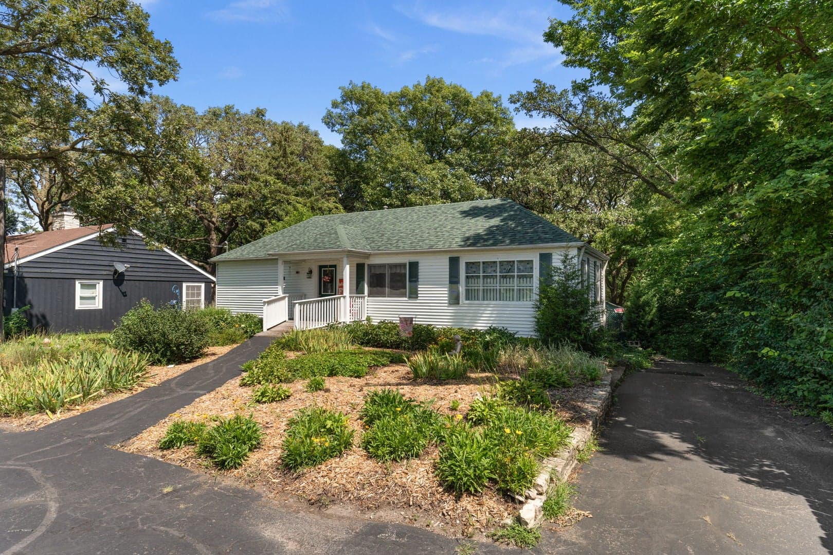 319 Lincolnway Street, North Aurora – photo 1