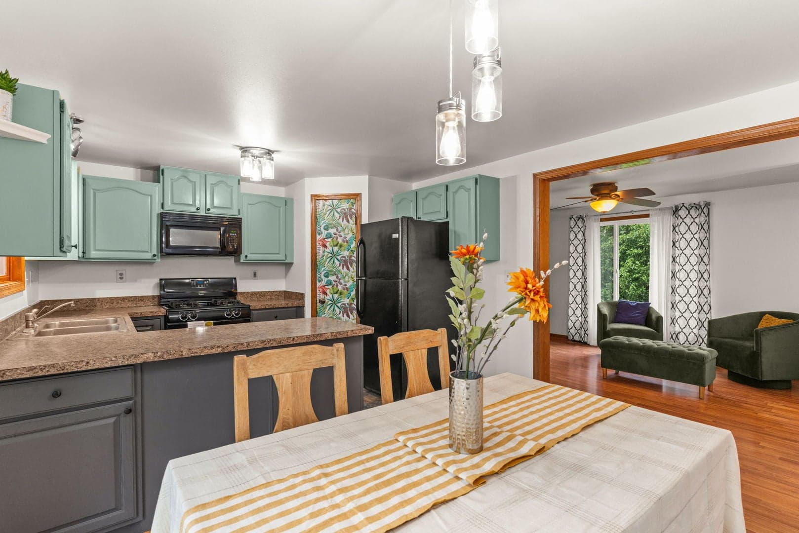 6 Lee Court, DeKalb – photo 3