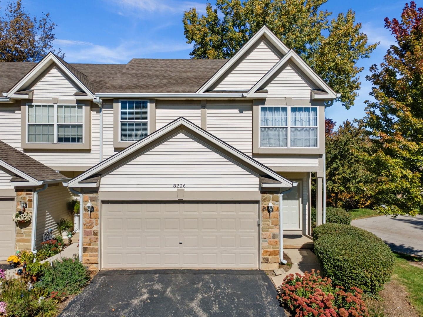 8206 Sierra Woods Court, Carpentersville – photo 1